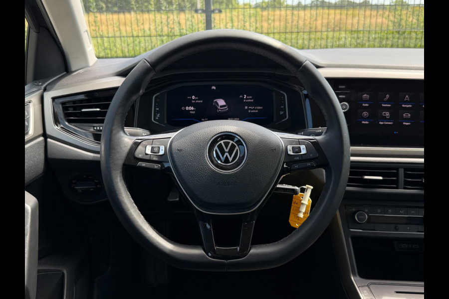 Volkswagen Polo 1.0 TSI Comfortline Business | Camera | Carplay | PDC |