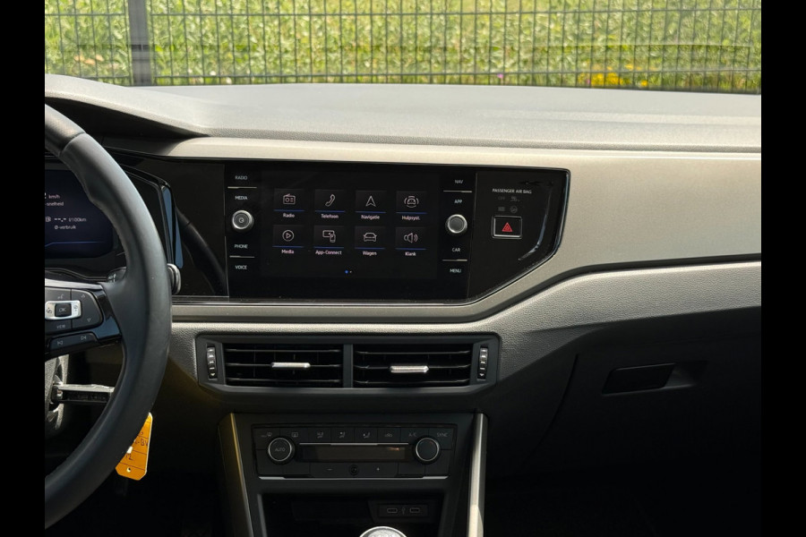 Volkswagen Polo 1.0 TSI Comfortline Business | Camera | Carplay | PDC |