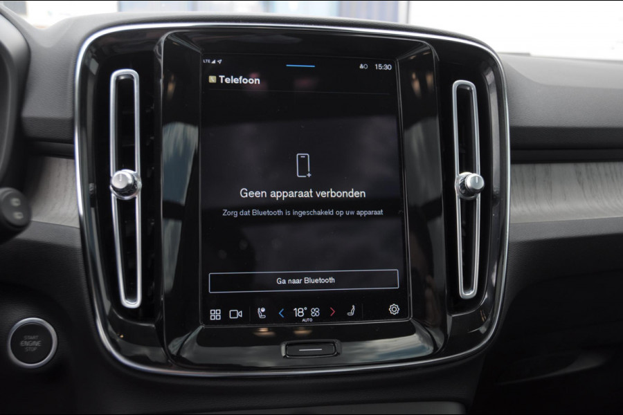 Volvo XC40 B3 177PK Automaat Ultimate Bright Panoramadak / cruise control / Camera / Elektrisch bedienbare stoelen met geheugen / Apple Carplay / Android auto /
