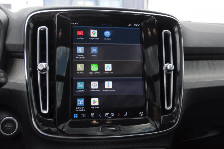 Volvo XC40 B3 177PK Automaat Ultimate Bright Panoramadak / cruise control / Camera / Elektrisch bedienbare stoelen met geheugen / Apple Carplay / Android auto /