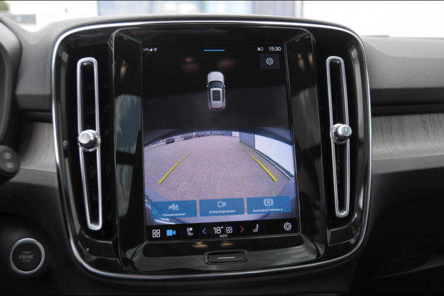 Volvo XC40 B3 177PK Automaat Ultimate Bright Panoramadak / cruise control / Camera / Elektrisch bedienbare stoelen met geheugen / Apple Carplay / Android auto /