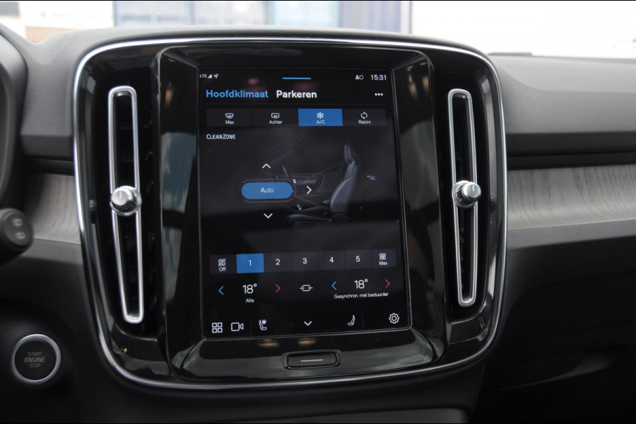 Volvo XC40 B3 177PK Automaat Ultimate Bright Panoramadak / cruise control / Camera / Elektrisch bedienbare stoelen met geheugen / Apple Carplay / Android auto /