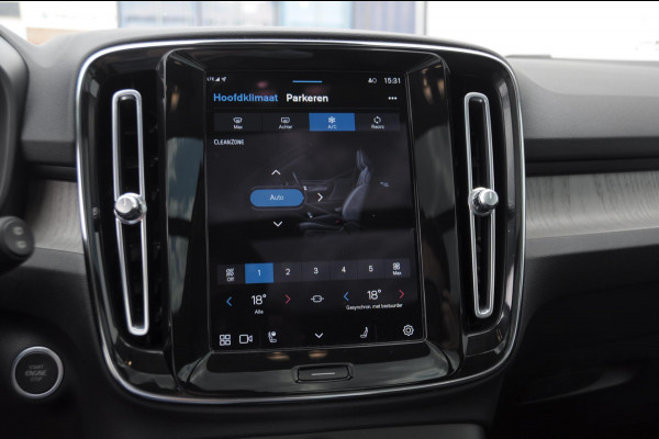 Volvo XC40 B3 177PK Automaat Ultimate Bright Panoramadak / cruise control / Camera / Elektrisch bedienbare stoelen met geheugen / Apple Carplay / Android auto /