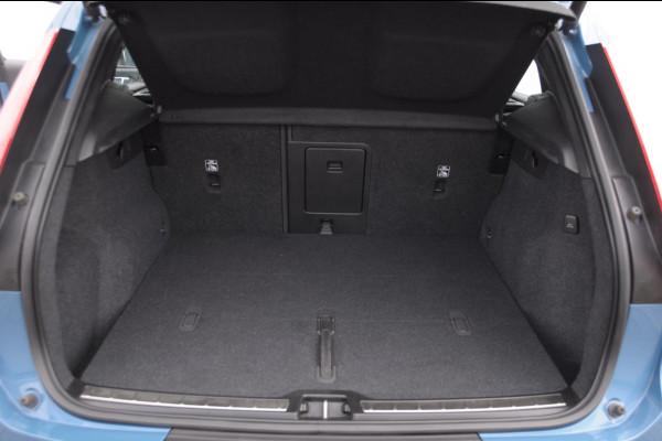 Volvo XC40 B3 177PK Automaat Ultimate Bright Panoramadak / cruise control / Camera / Elektrisch bedienbare stoelen met geheugen / Apple Carplay / Android auto /