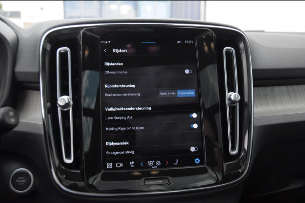 Volvo XC40 B3 177PK Automaat Ultimate Bright Panoramadak / cruise control / Camera / Elektrisch bedienbare stoelen met geheugen / Apple Carplay / Android auto /