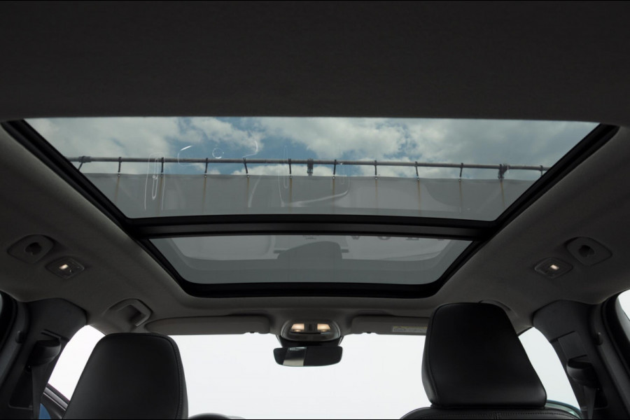 Volvo XC40 B3 177PK Automaat Ultimate Bright Panoramadak / cruise control / Camera / Elektrisch bedienbare stoelen met geheugen / Apple Carplay / Android auto /