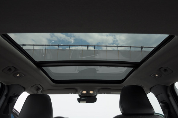 Volvo XC40 B3 177PK Automaat Ultimate Bright Panoramadak / cruise control / Camera / Elektrisch bedienbare stoelen met geheugen / Apple Carplay / Android auto /