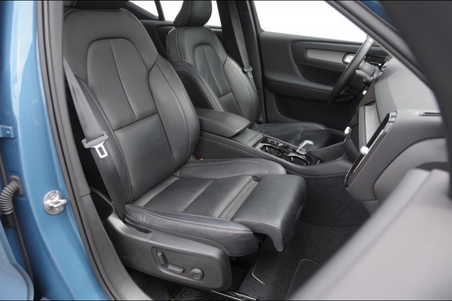 Volvo XC40 B3 177PK Automaat Ultimate Bright Panoramadak / cruise control / Camera / Elektrisch bedienbare stoelen met geheugen / Apple Carplay / Android auto /