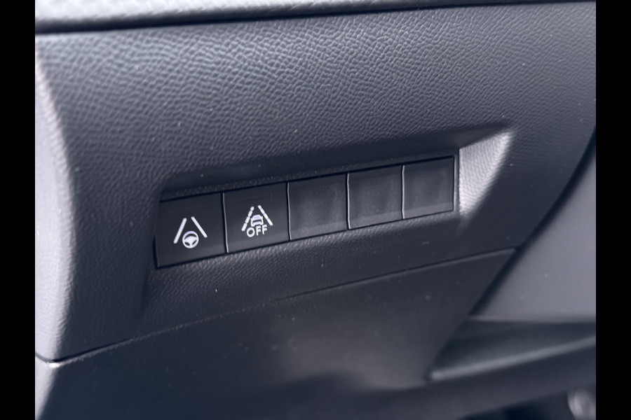 Peugeot e-2008 EV GT Pack 50kWh SOH 90% Panoramadak Trekhaak Two Tone Adap.Cruise 360°Camera Apple Carplay Android Auto 3D-Navi Ecc Pdc Keyless Regen-Lichtsensor Lane Assist Privacy Glas Lmv 18" Led Isofix Connected-Apps DAB Bluetooth 1e Eigenaar Origineel Nederlandse Auto Dealeronderhouden