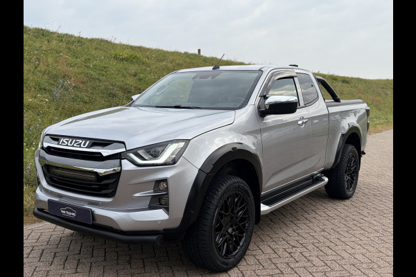 Isuzu D-max 1.9 Extended Cab LSX | AUTOMAAT | LEDER | 20'' BlackRhino LMV | Pedders Suspension | Apple CarPlay / Android Auto | TH. 3500 kg | Roll Cover