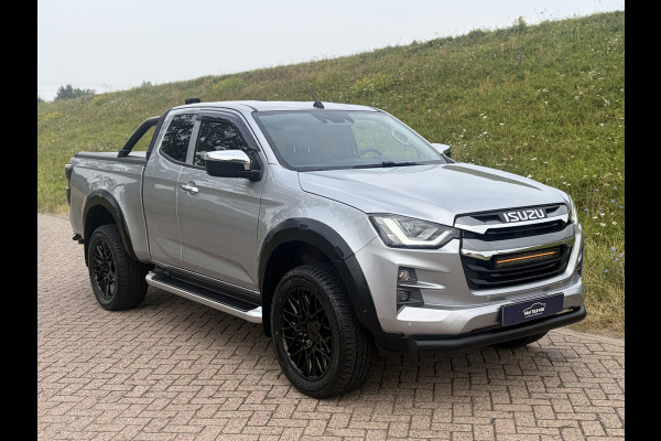 Isuzu D-max 1.9 Extended Cab LSX | AUTOMAAT | LEDER | 20'' BlackRhino LMV | Pedders Suspension | Apple CarPlay / Android Auto | TH. 3500 kg | Roll Cover