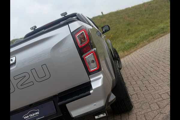Isuzu D-max 1.9 Extended Cab LSX | AUTOMAAT | LEDER | 20'' BlackRhino LMV | Pedders Suspension | Apple CarPlay / Android Auto | TH. 3500 kg | Roll Cover