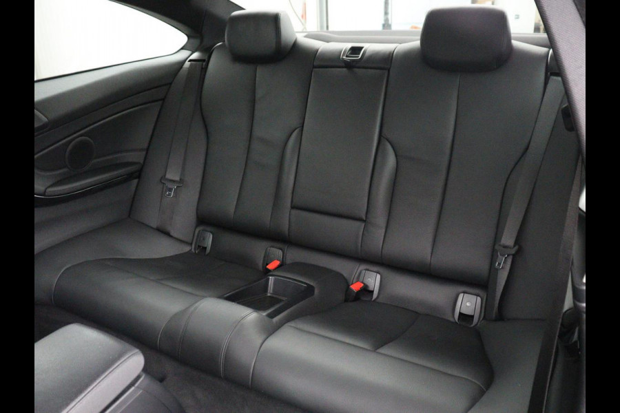 BMW 4 Serie Coupé 418i High Executive M-sport | Stoelverwarming | Leder | Cruise control | Park assist | Sfeerverlichting | Climate control | Navigatie |