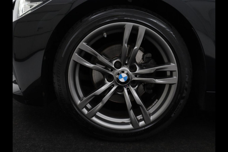 BMW 4 Serie Coupé 418i High Executive M-sport | Stoelverwarming | Leder | Cruise control | Park assist | Sfeerverlichting | Climate control | Navigatie |
