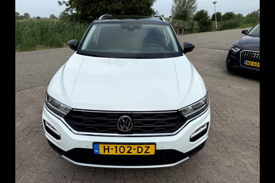 Volkswagen T-Roc 1.5 TSI 150pk Style Business Camera, 17''Lmv, Stoelverwarming