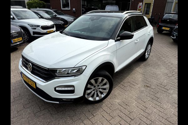 Volkswagen T-Roc 1.5 TSI 150pk Style Business Camera, 17''Lmv, Stoelverwarming