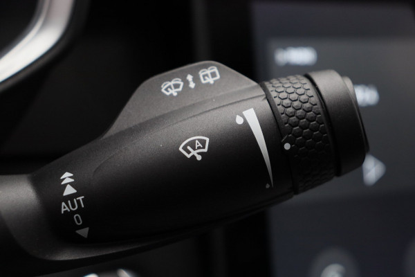 Lynk & Co 01 1.5 261PK Plug-in Hybrid *Zwarte Hemel* 360° Camera Pano/dak Apple/Carplay Adaptive/Cruise