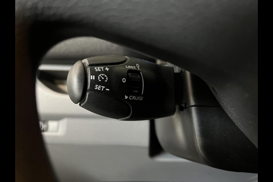 Peugeot e-Expert Long Premium 75 kWh 3-zits Automaat Airco Navigatie