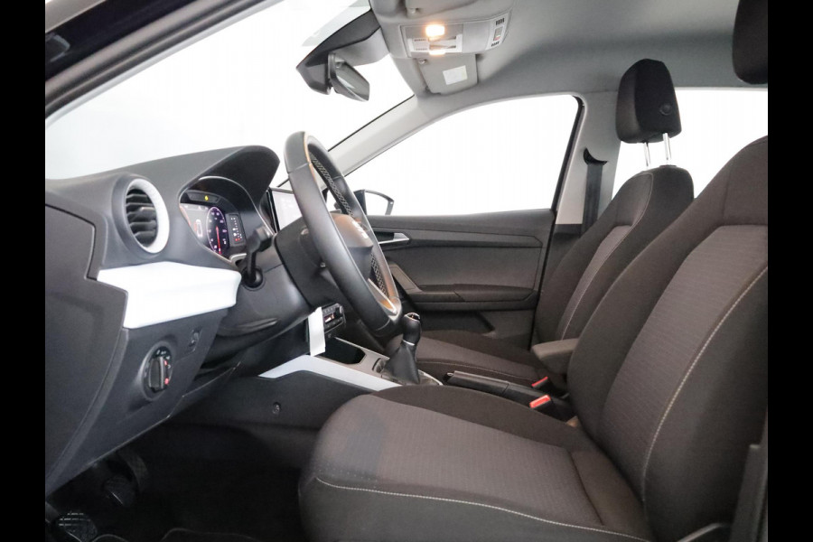 Seat Arona 1.0 TSI Style Business Intense 95 pk | Navigatie | Trekhaak | Parkeersensoren achter | LED koplampen | Autom. airco | Stoelverwarming |