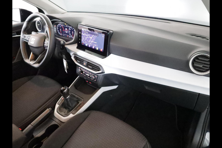 Seat Arona 1.0 TSI Style Business Intense 95 pk | Navigatie | Trekhaak | Parkeersensoren achter | LED koplampen | Autom. airco | Stoelverwarming |