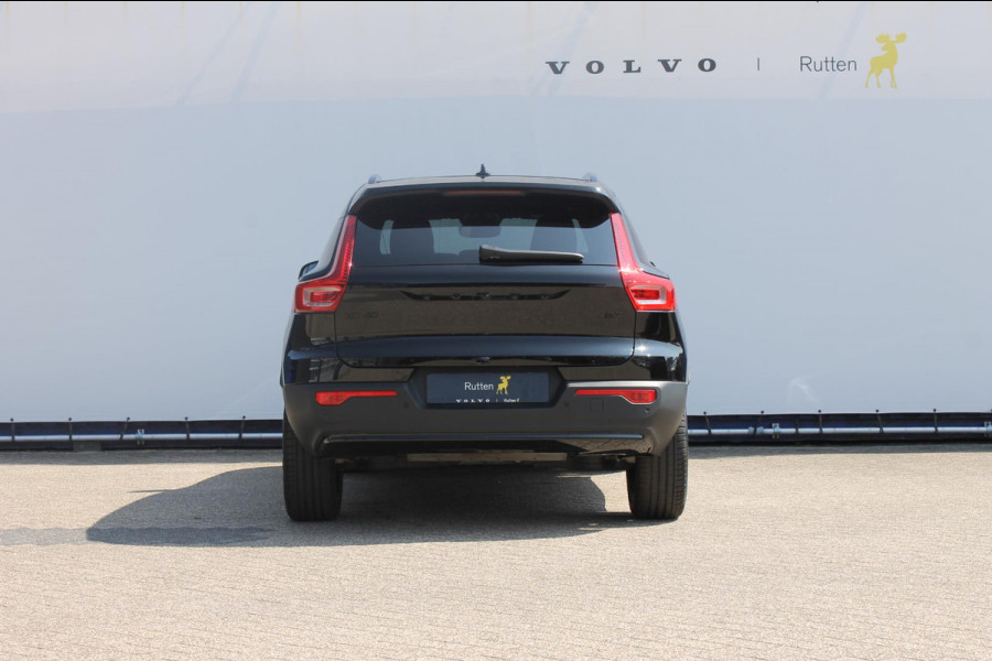 Volvo XC40 2.0 177PK Automaat Plus Black Edition 20" lichtmetalen velgen / Google infotainment / Stoelverwarming en Stuurwielverwarming / Draadloos opladen / Cruise control / Getinte ramen vanaf de B-stijl