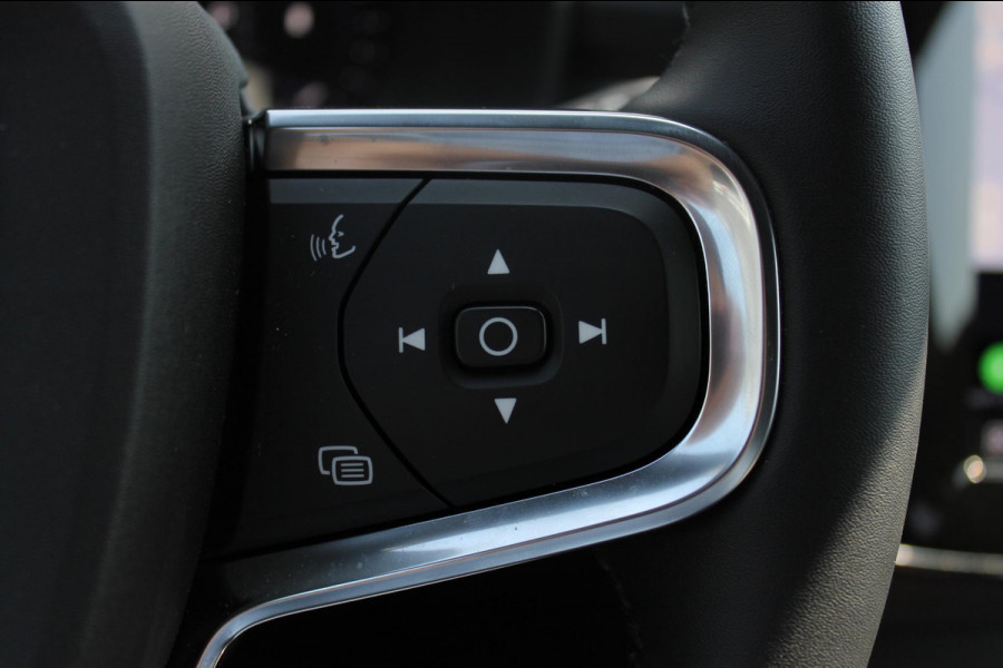 Volvo XC40 2.0 177PK Automaat Plus Black Edition 20" lichtmetalen velgen / Google infotainment / Stoelverwarming en Stuurwielverwarming / Draadloos opladen / Cruise control / Getinte ramen vanaf de B-stijl