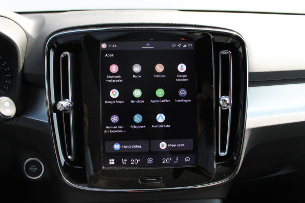 Volvo XC40 2.0 177PK Automaat Plus Black Edition 20" lichtmetalen velgen / Google infotainment / Stoelverwarming en Stuurwielverwarming / Draadloos opladen / Cruise control / Getinte ramen vanaf de B-stijl