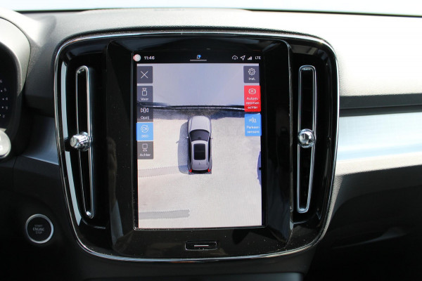 Volvo XC40 2.0 177PK Automaat Plus Black Edition 20" lichtmetalen velgen / Google infotainment / Stoelverwarming en Stuurwielverwarming / Draadloos opladen / Cruise control / Getinte ramen vanaf de B-stijl