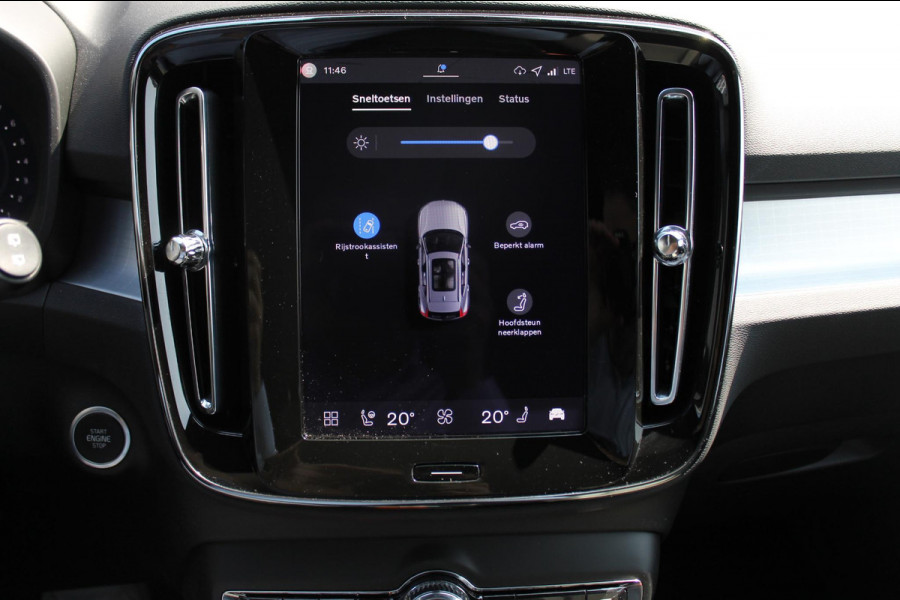 Volvo XC40 2.0 177PK Automaat Plus Black Edition 20" lichtmetalen velgen / Google infotainment / Stoelverwarming en Stuurwielverwarming / Draadloos opladen / Cruise control / Getinte ramen vanaf de B-stijl
