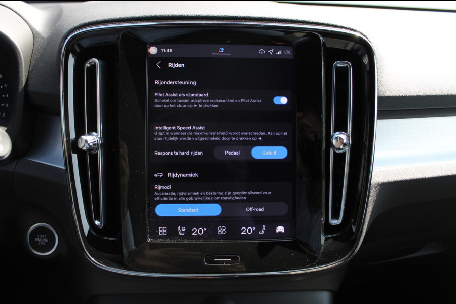 Volvo XC40 2.0 177PK Automaat Plus Black Edition 20" lichtmetalen velgen / Google infotainment / Stoelverwarming en Stuurwielverwarming / Draadloos opladen / Cruise control / Getinte ramen vanaf de B-stijl