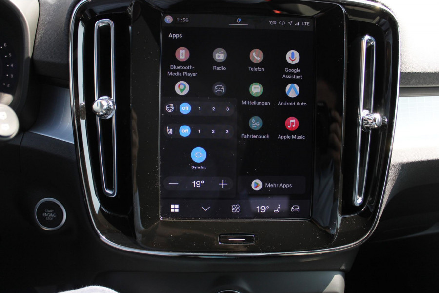 Volvo XC40 2.0 177PK Automaat Plus Black Edition 20" lichtmetalen velgen / Google infotainment / Stoelverwarming en Stuurwielverwarming / Draadloos opladen / Cruise control / Getinte ramen vanaf de B-stijl
