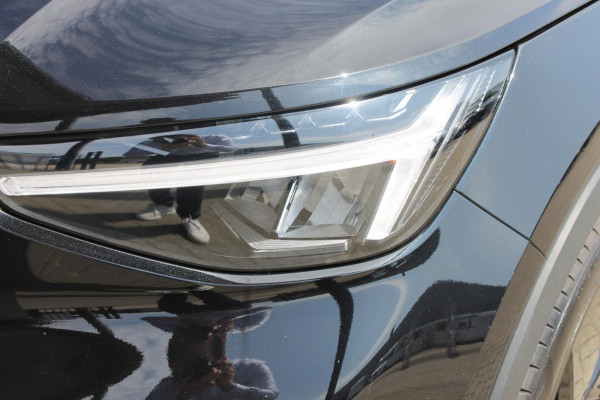 Volvo XC40 2.0 177PK Automaat Plus Black Edition 20" lichtmetalen velgen / Google infotainment / Stoelverwarming en Stuurwielverwarming / Draadloos opladen / Cruise control / Getinte ramen vanaf de B-stijl