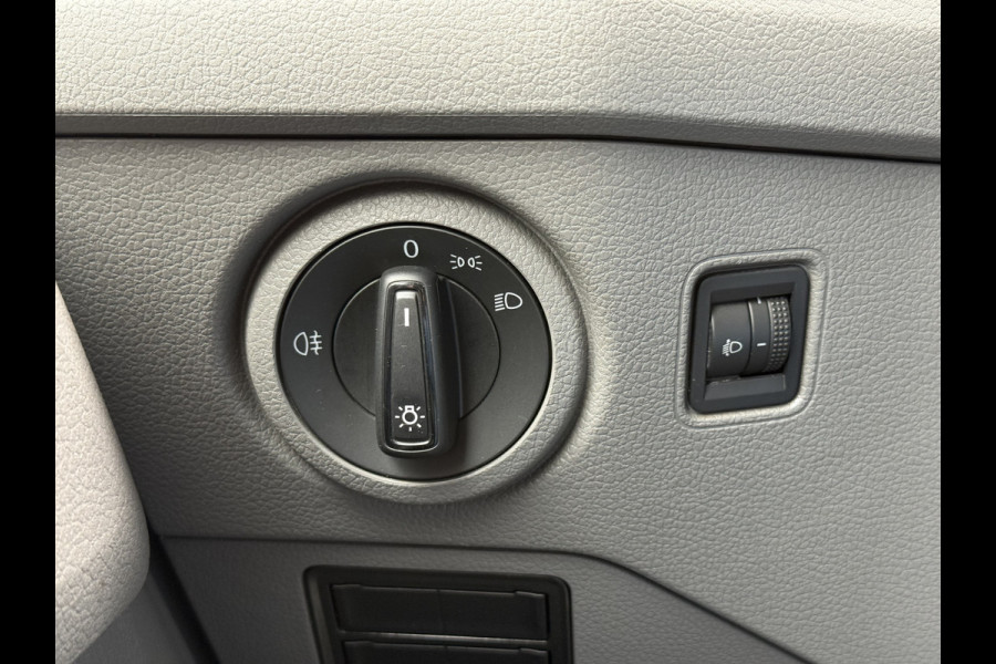 Volkswagen Crafter 30 2.0 TDI 177PK L3H3 | Adapt. cruisec. | Trekhaak | Carplay | Navi | Camera