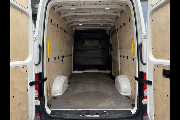 Volkswagen Crafter 30 2.0 TDI 177PK L3H3 | Adapt. cruisec. | Trekhaak | Carplay | Navi | Camera