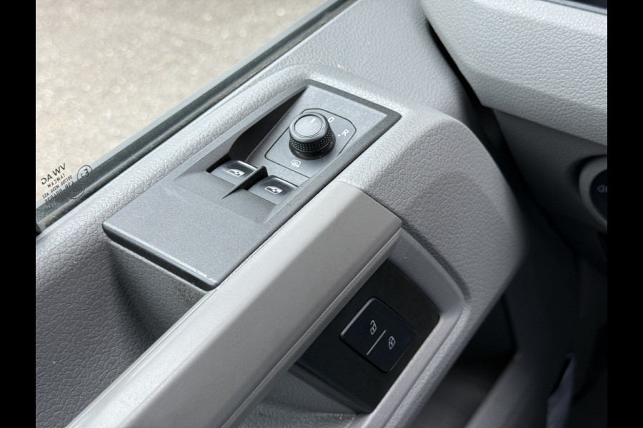 Volkswagen Crafter 30 2.0 TDI 177PK L3H3 | Adapt. cruisec. | Trekhaak | Carplay | Navi | Camera