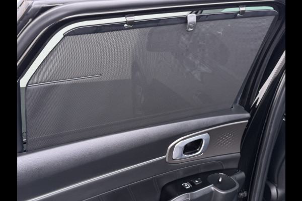 Kia Sorento 1.6T-GDI 230PK Hybrid Aut. 7-Persoons Adap.Cruise Leder Panoramadak Bose®-Audio Stuur+Stoel+Achterbank Verwarming Elek.Stoelen A Elek.Achterklep Keyless Ecc Navi Camera Pdc Privacy Glas Lmv 19" Led DAB Isofix 1e Eigenaar 1.650KG Trekgewicht Origineel Nederlandse Auto