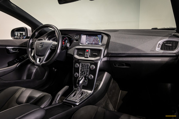 Volvo V40 1.5 T3 Polar+ Sport|R-Design|Cam|Pano|H&K|NAP|2e e