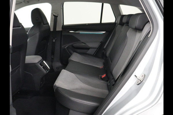 Škoda Enyaq iV 60 | SOH 92,4% | Panoramadak | Stoel/stuur verwarming | Half leder | Adaptive cruise | Carplay | Virtueel dashboard | Sfeerverlichting | Climate control | Camera | Park assist |
