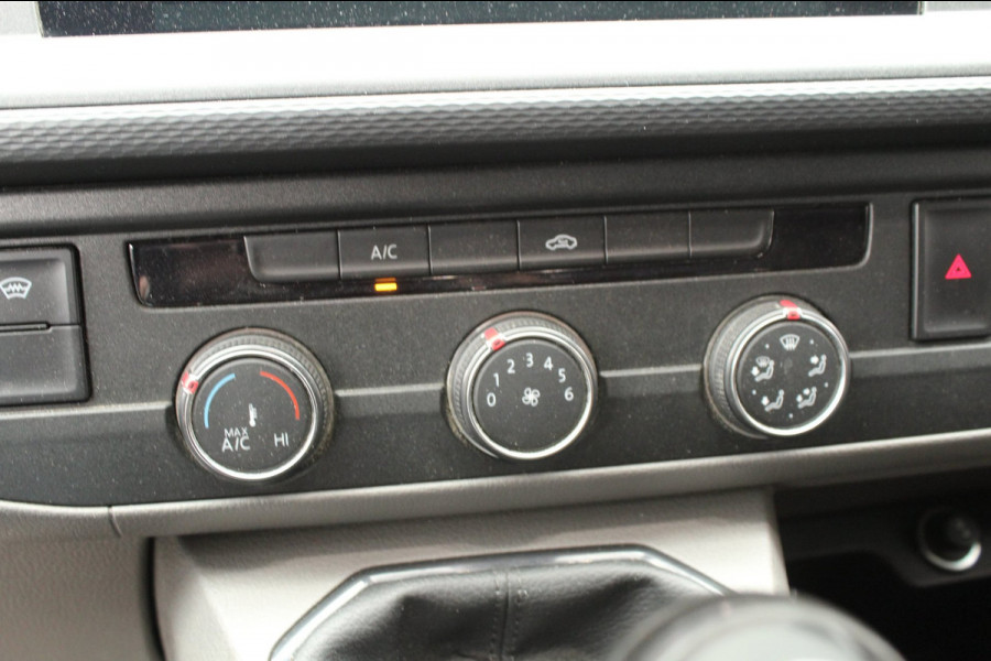 Volkswagen Transporter 2.0 TDI 150pk L2H1 28 Navigatie Trekhaak Imperiaal