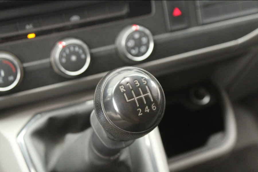 Volkswagen Transporter 2.0 TDI 150pk L2H1 28 Navigatie Trekhaak Imperiaal
