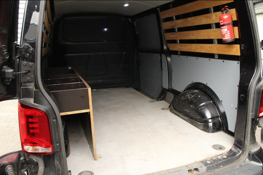 Volkswagen Transporter 2.0 TDI 150pk L2H1 28 Navigatie Trekhaak Imperiaal