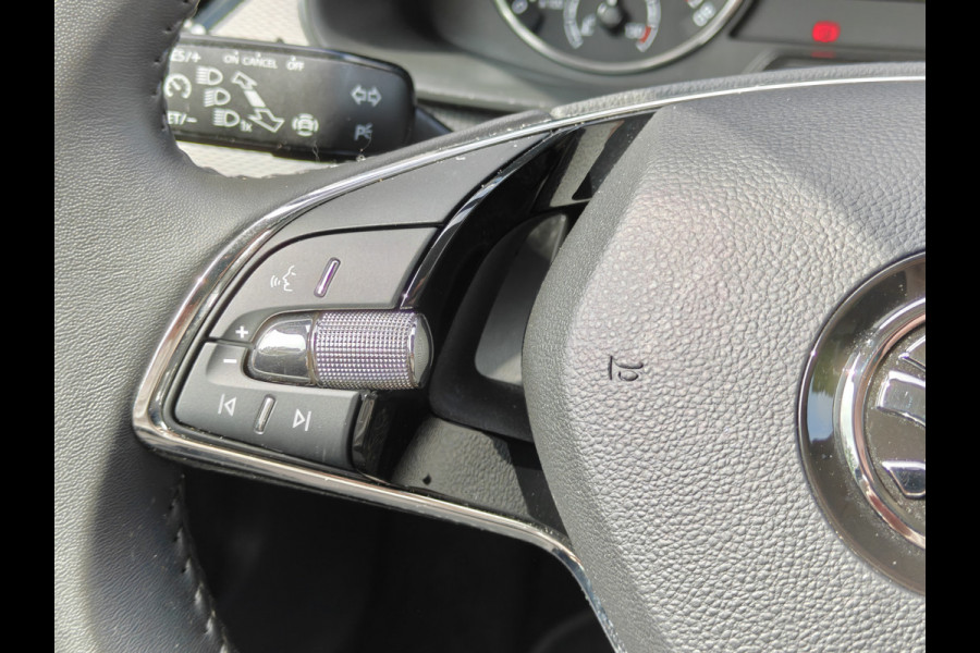 Škoda Kamiq 1.0 TSI Ambition / Trekhaak / Carplay / Cruise Control / DAB / 16'' /