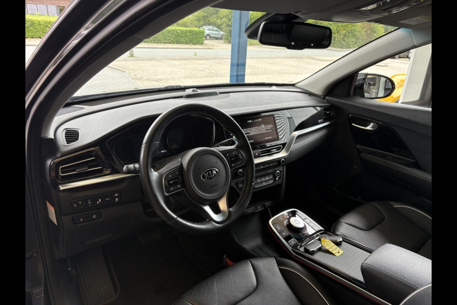 Kia e-Niro ExecutiveLine 64 kWh | 65.500 KM | SOH 100% | Panorama Dak | Volledig Lederen Interieur |