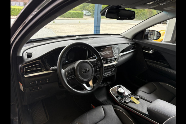 Kia e-Niro ExecutiveLine 64 kWh | 65.500 KM | SOH 100% | Panorama Dak | Volledig Lederen Interieur |