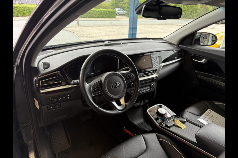 Kia e-Niro ExecutiveLine 64 kWh | 65.500 KM | SOH 100% | Panorama Dak | Volledig Lederen Interieur |