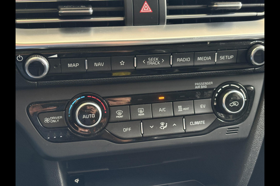 Kia e-Niro ExecutiveLine 64 kWh | 65.500 KM | SOH 100% | Panorama Dak | Volledig Lederen Interieur |