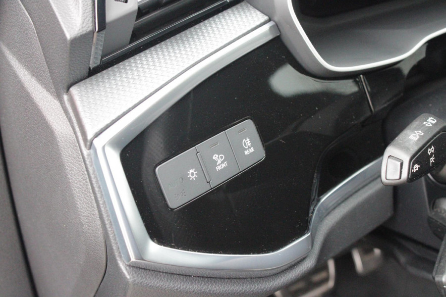 Audi Q3 Sportback 35 TFSI 150PK AUTOMAAT S EDITION | DRAADLOZE APPLE CARPLAY/ANDROID AUTO | ACHTERUITRIJ CAMERA | DODEHOEK DETECTIE | PARKEERSENSOREN VOOR + ACHTER | VIRTUAL COCKPIT | STOEL VERWARMING | ELEKTRISCH BEDIENBARE ACHTERKLEP | S-LINE INTERIEUR/EXTERIEUR | DAB+ RADIO | NAVIGATIE | VOLLEDIG LEDEREN BEKLEDING | DRAADLOZE TELEFOONLADER | KEYLESS ENTRY/START | CRUISE CONTROL | LED MATRIX KOPLAMPEN |