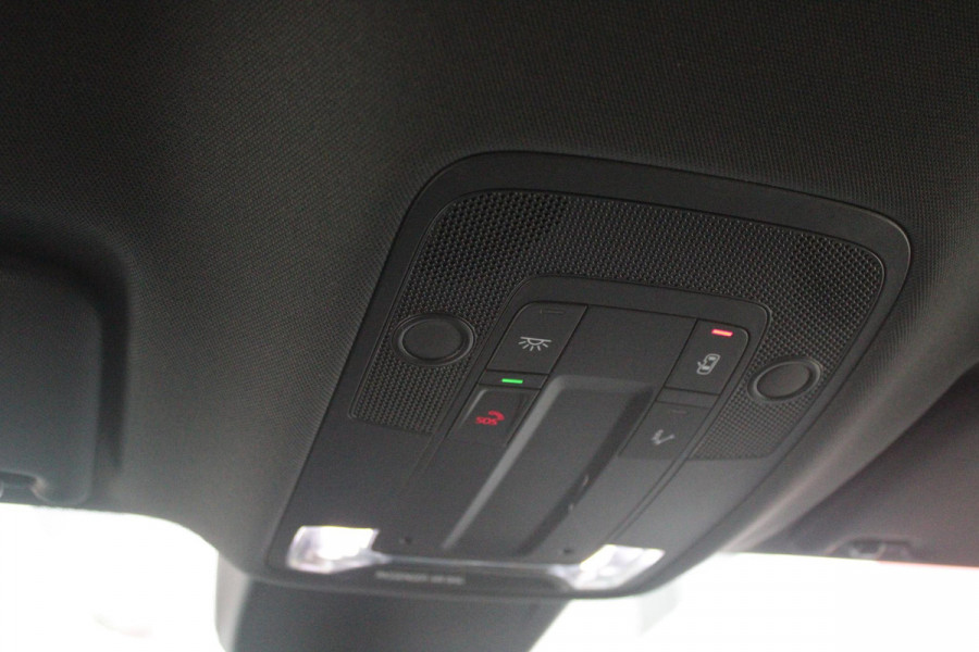 Audi Q3 Sportback 35 TFSI 150PK AUTOMAAT S EDITION | DRAADLOZE APPLE CARPLAY/ANDROID AUTO | ACHTERUITRIJ CAMERA | DODEHOEK DETECTIE | PARKEERSENSOREN VOOR + ACHTER | VIRTUAL COCKPIT | STOEL VERWARMING | ELEKTRISCH BEDIENBARE ACHTERKLEP | S-LINE INTERIEUR/EXTERIEUR | DAB+ RADIO | NAVIGATIE | VOLLEDIG LEDEREN BEKLEDING | DRAADLOZE TELEFOONLADER | KEYLESS ENTRY/START | CRUISE CONTROL | LED MATRIX KOPLAMPEN |