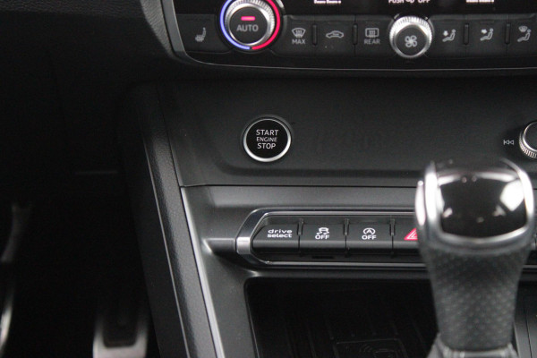 Audi Q3 Sportback 35 TFSI 150PK AUTOMAAT S EDITION | DRAADLOZE APPLE CARPLAY/ANDROID AUTO | ACHTERUITRIJ CAMERA | DODEHOEK DETECTIE | PARKEERSENSOREN VOOR + ACHTER | VIRTUAL COCKPIT | STOEL VERWARMING | ELEKTRISCH BEDIENBARE ACHTERKLEP | S-LINE INTERIEUR/EXTERIEUR | DAB+ RADIO | NAVIGATIE | VOLLEDIG LEDEREN BEKLEDING | DRAADLOZE TELEFOONLADER | KEYLESS ENTRY/START | CRUISE CONTROL | LED MATRIX KOPLAMPEN |