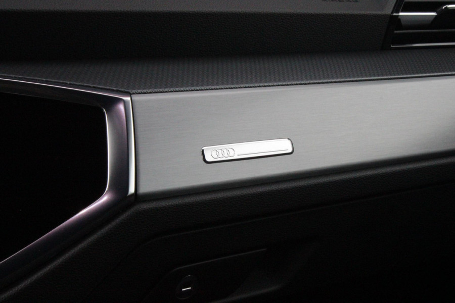 Audi Q3 Sportback 35 TFSI 150PK AUTOMAAT S EDITION | DRAADLOZE APPLE CARPLAY/ANDROID AUTO | ACHTERUITRIJ CAMERA | DODEHOEK DETECTIE | PARKEERSENSOREN VOOR + ACHTER | VIRTUAL COCKPIT | STOEL VERWARMING | ELEKTRISCH BEDIENBARE ACHTERKLEP | S-LINE INTERIEUR/EXTERIEUR | DAB+ RADIO | NAVIGATIE | VOLLEDIG LEDEREN BEKLEDING | DRAADLOZE TELEFOONLADER | KEYLESS ENTRY/START | CRUISE CONTROL | LED MATRIX KOPLAMPEN |
